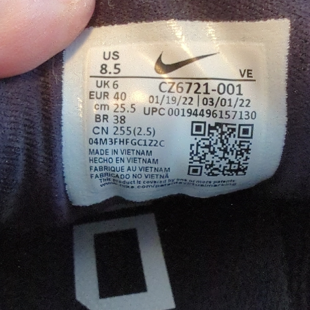 Nike Women's Black Athletic Shoes with White Accents - Picture 7 of 8